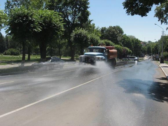 Фото дня: Як Кам'янець бореться зі спекою на сайті 20minut.ua Фото дня: Як Кам'янець бореться зі спекою, фото №3 на сайті 20minut.ua