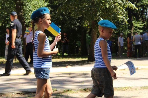 Військові святкують 25-річчя десантних військ України в Центральному парку, фото №15 на сайті 20minut.ua