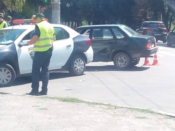 Біля міської лікарні в ДТП попало авто охоронної фірми на сайті vsim.ua Біля міської лікарні в ДТП попало авто охоронної фірми, фото №1 на сайті vsim.ua