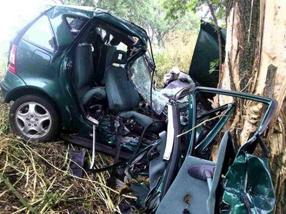 Смертельна ДТП під Вінницею:  водій Mercedes врізався в дерево, фото №1 на сайті 20minut.ua