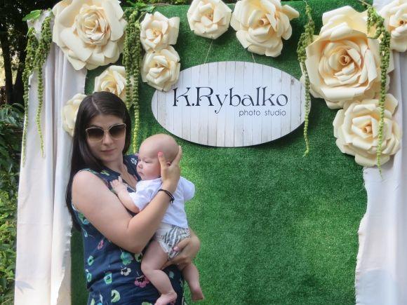 Новини Хмельницького - фото з У сквері Шевченка немовлят годували груддю, а татусі спробували себе у ролі перукарів У сквері Шевченка немовлят годували груддю, а татусі спробували себе у ролі перукарів, фото №7 на сайті vsim.ua