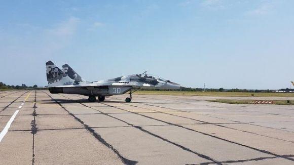 Порошенко прилетів до Вінниці на винищувачі МІГ-29. Звісно не сам, фото №1 на сайті 20minut.ua