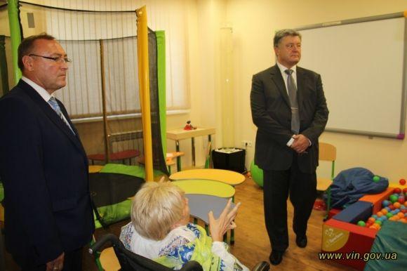 Вінницька «Гармонія» отримала від Порошенка дизельний генератор на сайті 20minut.ua Вінницька «Гармонія» отримала від Порошенка дизельний генератор, фото №2 на сайті 20minut.ua