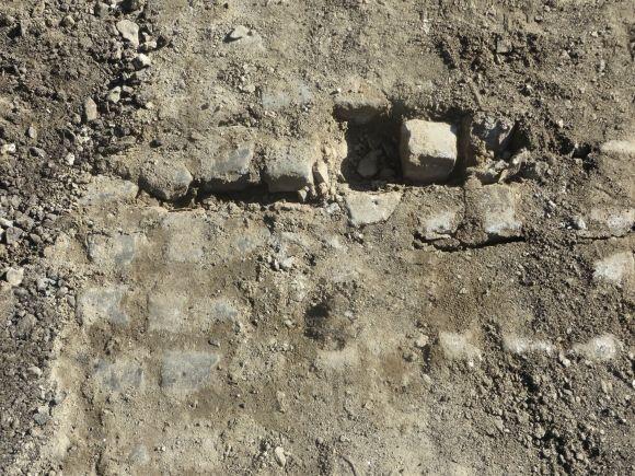 Бруківку початку ХХ століття відкопали на Старокостянтинівському шосе на сайті vsim.ua Бруківку початку ХХ століття відкопали на Старокостянтинівському шосе, фото №1 на сайті vsim.ua