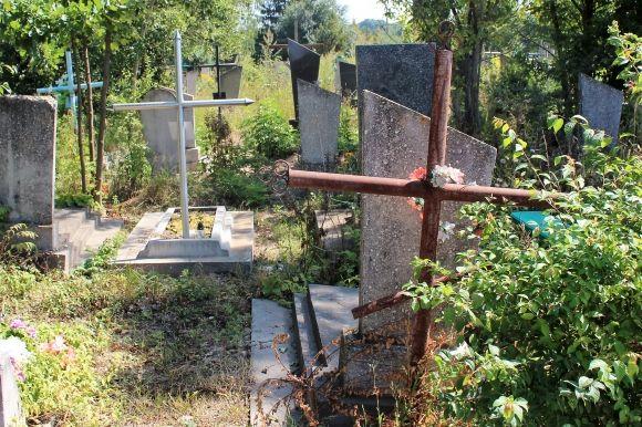 «Перекрили дорогу і на ній вже почали ховати». Репортаж з кладовища на Луці на сайті 20minut.ua «Перекрили дорогу і на ній вже почали ховати». Репортаж з кладовища на Луці, фото №6 на сайті 20minut.ua