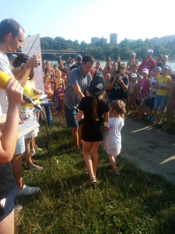 Спінери, русалок та інші фігури з піску ліпили в п'ятницю на пляжі Хімік, фото №5 на сайті 20minut.ua