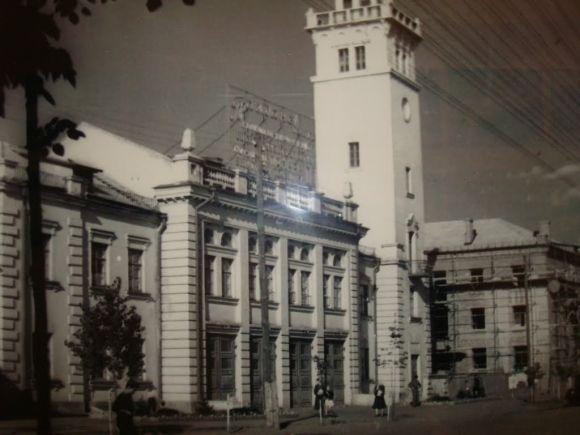 “Я дивлюсь із захопленням”, - директор “Планети” про змінений орендарями фасад кінотеатру на сайті vsim.ua “Я дивлюсь із захопленням”, - директор “Планети” про змінений орендарями фасад кінотеатру, фото №3 на сайті vsim.ua
