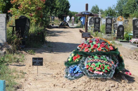 «Перекрили дорогу і на ній вже почали ховати». Репортаж з кладовища на Луці на сайті 20minut.ua «Перекрили дорогу і на ній вже почали ховати». Репортаж з кладовища на Луці, фото №8 на сайті 20minut.ua