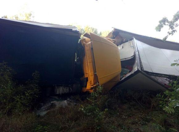 Смертельна ДТП: на трасі "Київ - Чоп" зіткнулися дві фури. Фото, фото №2 на сайті 20minut.ua