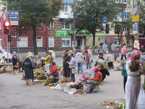 Колоски – по 2 гривні, букет – за 20. Що хмельничани несуть освячувати до церкви, фото №7 на сайті vsim.ua