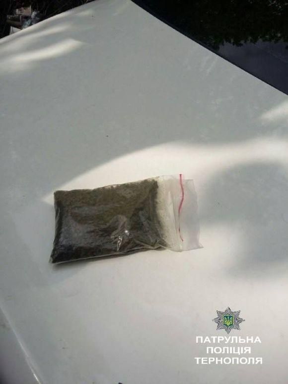 Патрульні до трьох чоловіків викликали слідчо-оперативну групу на сайті 20minut.ua Патрульні до трьох чоловіків викликали слідчо-оперативну групу, фото №1 на сайті 20minut.ua