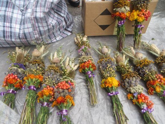 Колоски – по 2 гривні, букет – за 20. Що хмельничани несуть освячувати до церкви, фото №2 на сайті vsim.ua