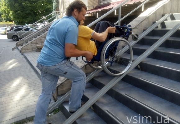 В поліклініці № 1 поставили пандус за 160 тисяч гривень, фото №2 на сайті vsim.ua