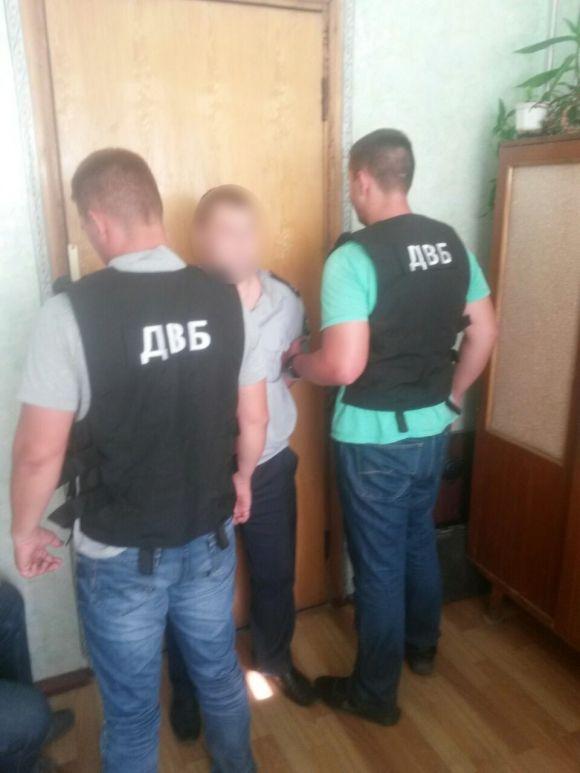 Ще один хабарник-поліцейський попався «на гарячому» на сайті 20minut.ua Ще один хабарник-поліцейський попався «на гарячому», фото №1 на сайті 20minut.ua