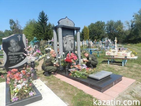 В Калинівському полку відбулося вшанування бойових товаришів, які загинули в зоні АТО на сайті 20minut.ua В Калинівському полку відбулося вшанування бойових товаришів, які загинули в зоні АТО, фото №15 на сайті 20minut.ua