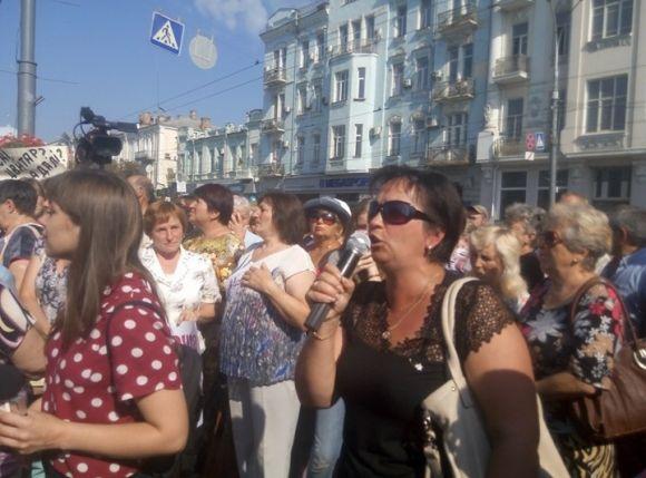 Біля міськради активісти мітингують проти сабарівського кладовища на сайті 20minut.ua Біля міськради активісти мітингують проти сабарівського кладовища, фото №2 на сайті 20minut.ua