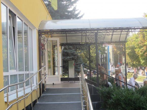 В поліклініці № 1 поставили пандус за 160 тисяч гривень, фото №3 на сайті vsim.ua