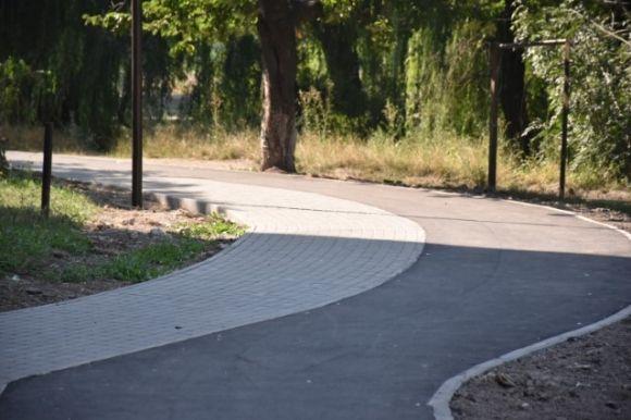 Пірс, освітлення та нова велодоріжка. Біля озера по Ватутіна закінчують ремонт на сайті 20minut.ua Пірс, освітлення та нова велодоріжка. Біля озера по Ватутіна закінчують ремонт, фото №2 на сайті 20minut.ua