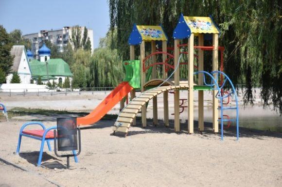 Пірс, освітлення та нова велодоріжка. Біля озера по Ватутіна закінчують ремонт на сайті 20minut.ua Пірс, освітлення та нова велодоріжка. Біля озера по Ватутіна закінчують ремонт, фото №1 на сайті 20minut.ua