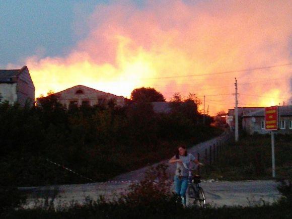 Майже 30 рятувальників і 9 машин. Стали відомі деталі масштабної пожежі у Старокостянтинові на сайті vsim.ua Майже 30 рятувальників і 9 машин. Стали відомі деталі масштабної пожежі у Старокостянтинові, фото №3 на сайті vsim.ua