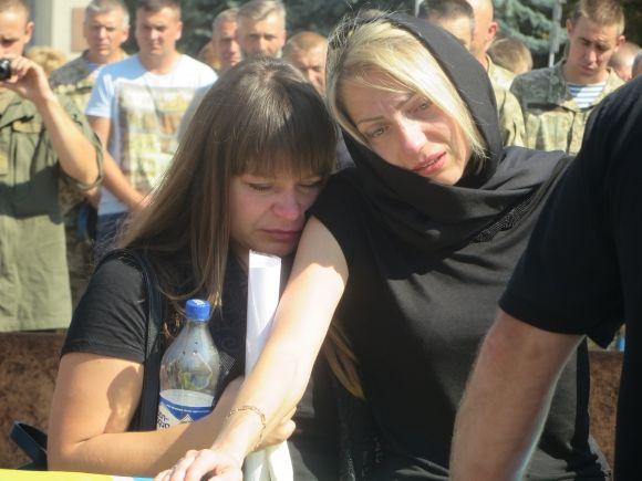 У Хмельницькому зі сльозами на очах попрощались з розвідником Олександром Бойко, фото №10 на сайті vsim.ua