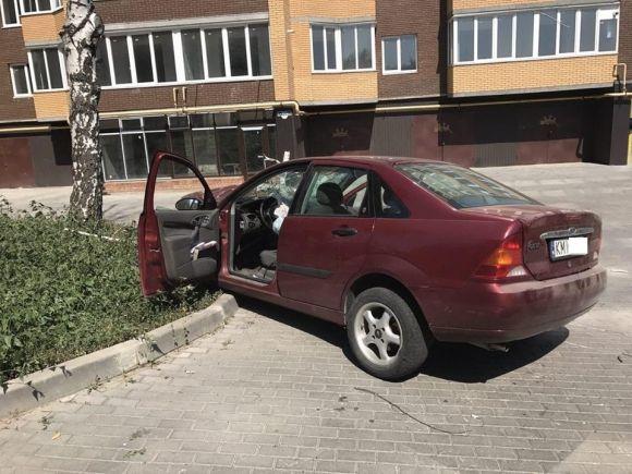 В Дубовому 27-річний водій на "Ford" влетів у дерево на сайті vsim.ua В Дубовому 27-річний водій на "Ford" влетів у дерево, фото №1 на сайті vsim.ua