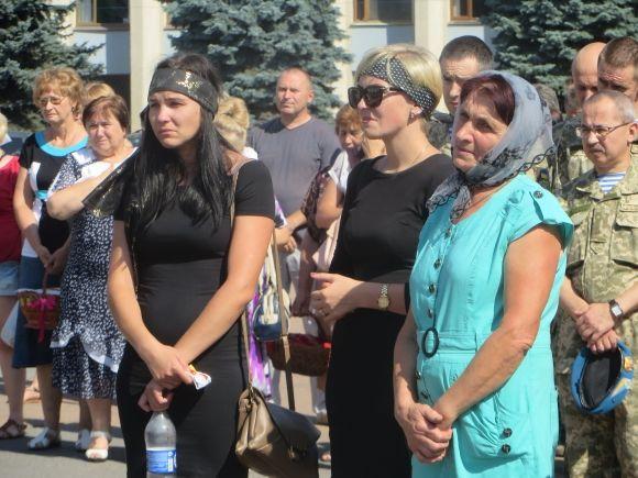 У Хмельницькому зі сльозами на очах попрощались з розвідником Олександром Бойко, фото №7 на сайті vsim.ua