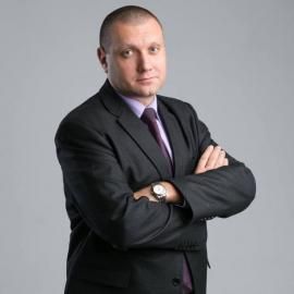 Ремонт під’їзду за ваші гроші. Коли ЖЕК дійде до вашого будинку на сайті vsim.ua Роман Рачок, адвокат “Подільської правової ліги”