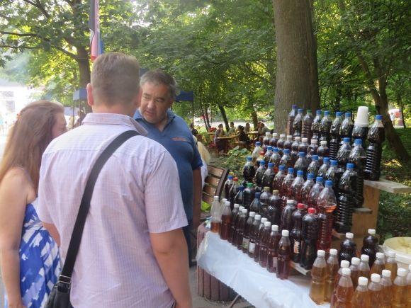 Новини Хмельницького - фото з Діти у фонтані, а дорослі з медовухою: як пройшов другий день Медового фестивалю Діти у фонтані, а дорослі з медовухою: як пройшов другий день Медового фестивалю, фото №11 на сайті vsim.ua