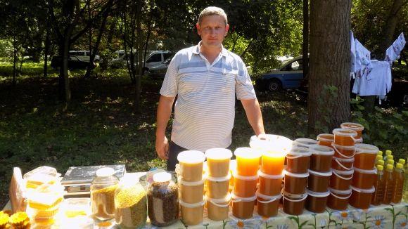 У парк Чекмана з’їхалися пасічники. Який мед і за скільки продають, фото №2 на сайті vsim.ua