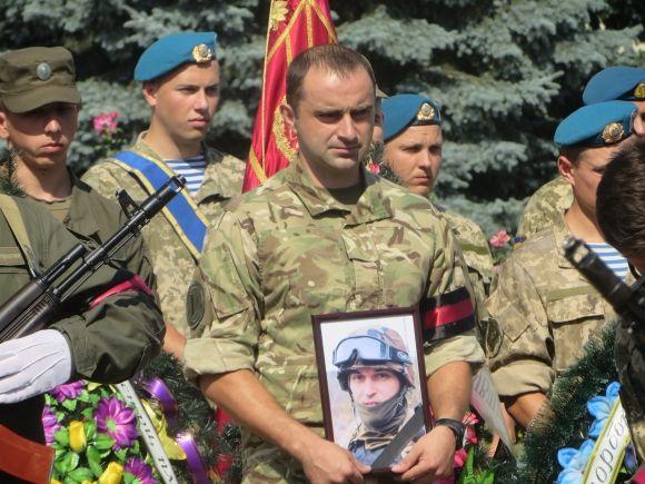 У Хмельницькому зі сльозами на очах попрощались з розвідником Олександром Бойко, фото №3 на сайті vsim.ua