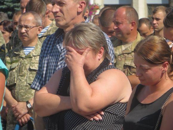 У Хмельницькому зі сльозами на очах попрощались з розвідником Олександром Бойко, фото №4 на сайті vsim.ua