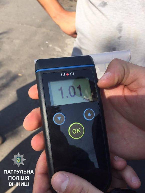 П'яний чоловік на вантажівці «наздогнав» тролейбус на Брацлавській на сайті 20minut.ua П'яний чоловік на вантажівці «наздогнав» тролейбус на Брацлавській, фото №2 на сайті 20minut.ua