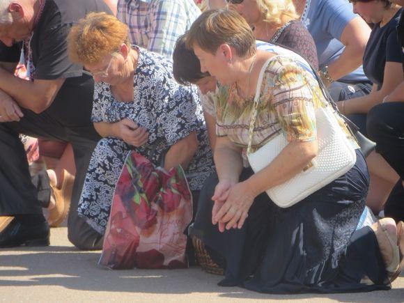 У Хмельницькому зі сльозами на очах попрощались з розвідником Олександром Бойко, фото №15 на сайті vsim.ua