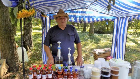 У парк Чекмана з’їхалися пасічники. Який мед і за скільки продають, фото №4 на сайті vsim.ua