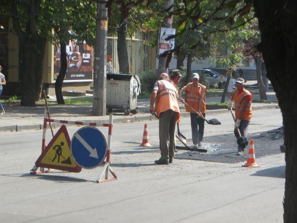 На Кам'янецькій - затор. Комунальники 