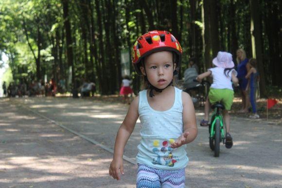"Шалені перегони". Як в Лісопарку діти змагались на велосипедах і самокатах на сайті 20minut.ua "Шалені перегони". Як в Лісопарку діти змагались на велосипедах і самокатах, фото №2 на сайті 20minut.ua