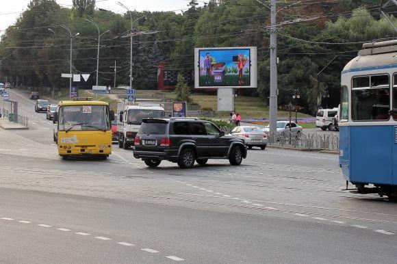 ДТП на Гагаріна: зіткнулися «Фольксваген» та маршрутка №23А на сайті 20minut.ua ДТП на Гагаріна: зіткнулися «Фольксваген» та маршрутка №23А, фото №5 на сайті 20minut.ua