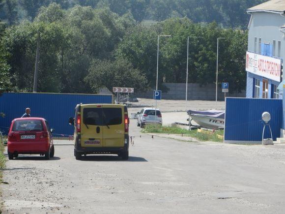 Торговці з "пташиного" ринку на Староміській не хочуть переїжджати у Лезневе, фото №1 на сайті vsim.ua