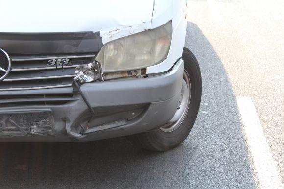 ДТП на Гагаріна: зіткнулися «Фольксваген» та маршрутка №23А на сайті 20minut.ua ДТП на Гагаріна: зіткнулися «Фольксваген» та маршрутка №23А, фото №3 на сайті 20minut.ua