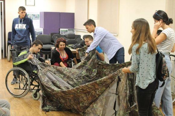 Діти на візках вчилися жити самостійно: ходити в магазин,  готувати собі  сніданок на сайті 20minut.ua Діти на візках вчилися жити самостійно: ходити в магазин,  готувати собі  сніданок, фото №1 на сайті 20minut.ua