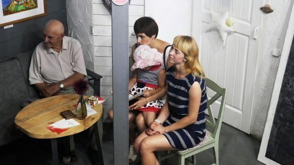 Картини і дизайнерські речі: житомирська художниця презентувала виставку своїх робіт. Фоторепортаж на сайті 20minut.ua Картини і дизайнерські речі: житомирська художниця презентувала виставку своїх робіт. Фоторепортаж, фото №2 на сайті 20minut.ua