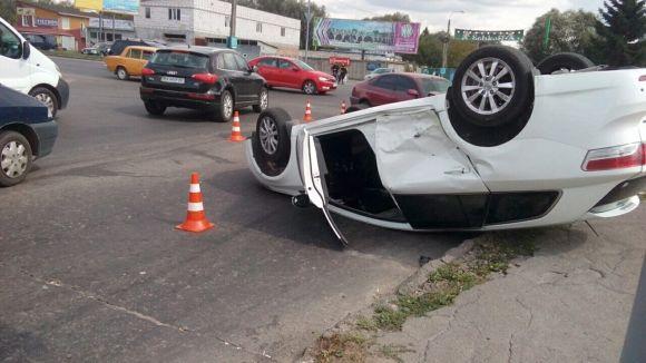 ДТП на перехресті Трудової і Прибузької:  перекинулася Toyota, є постраждалі, фото №3 на сайті vsim.ua