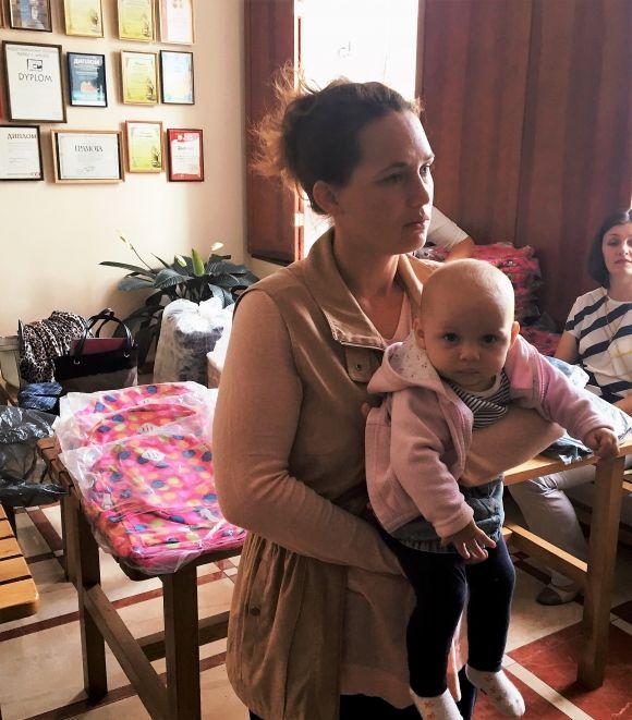 З новими зошитами, олівцями і портфелями  підуть до школи  206 маленьких школярів з багатодітних сімей, фото №2 на сайті vsim.ua