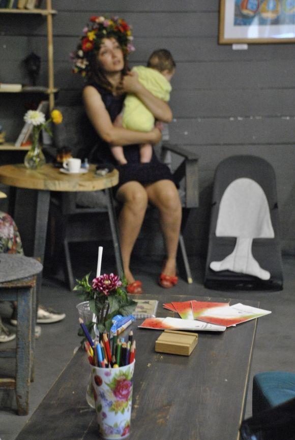 Картини і дизайнерські речі: житомирська художниця презентувала виставку своїх робіт. Фоторепортаж на сайті 20minut.ua Картини і дизайнерські речі: житомирська художниця презентувала виставку своїх робіт. Фоторепортаж, фото №5 на сайті 20minut.ua