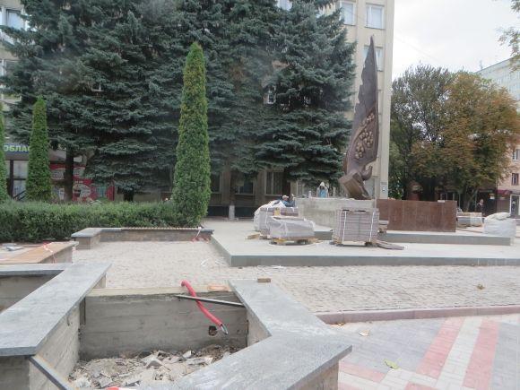 На Соборній вже встановили пам'ятник Небесній Сотні, фото №3 на сайті vsim.ua