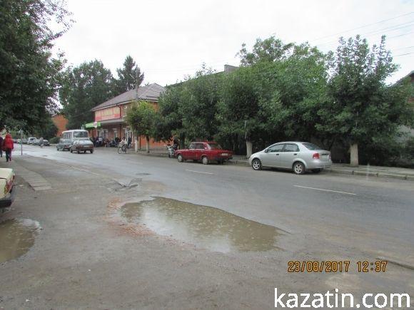 В Козятині знову дощить,  але базарне життя продовжується, фото №2 на сайті 20minut.ua