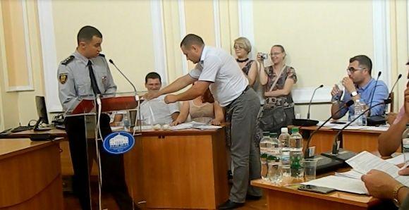 Сварились, шарпались, "роздавали" гроші і  землю на сайті 20minut.ua Сварились, шарпались, "роздавали" гроші і  землю, фото №3 на сайті 20minut.ua