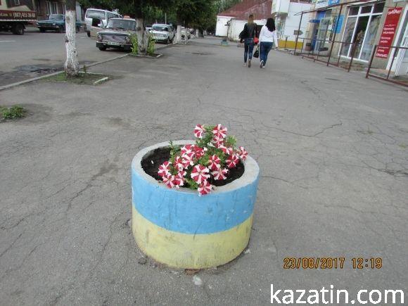 В Козятині знову дощить,  але базарне життя продовжується, фото №21 на сайті 20minut.ua