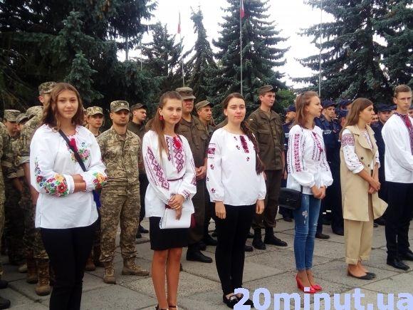 Фото дня: у Кам'янці урочисто підняли Державний Прапор України на сайті 20minut.ua Фото дня: у Кам'янці урочисто підняли Державний Прапор України, фото №2 на сайті 20minut.ua